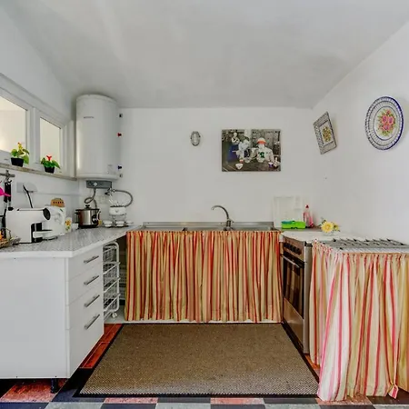 Nyaraló 3 Bedrooms House With Shared Pool Enclosed Garden And Wifi At 1 Km Away From The